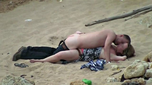 Куколд На Пляже Видео