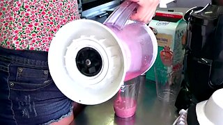 性感的屁股黑髮寶貝喜歡射在她臉上
