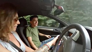 น่าทึ่ง busty MILF ได้ railed ยากมาก โดย สีขาว แข็ง เสา