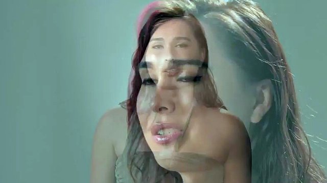Dicke Titten, asiatische Transfrau Ember Fiera, Solo-Schwanz-Masturbation
