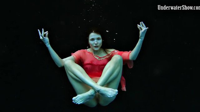 amazing girls swim naked