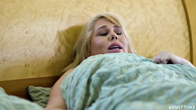 Licking my stepmom's pussy under the bed while dad is having breakfast