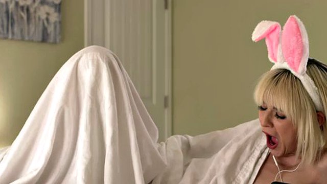 Can I Find All My Step Sisters Easter Eggs - S18:E3