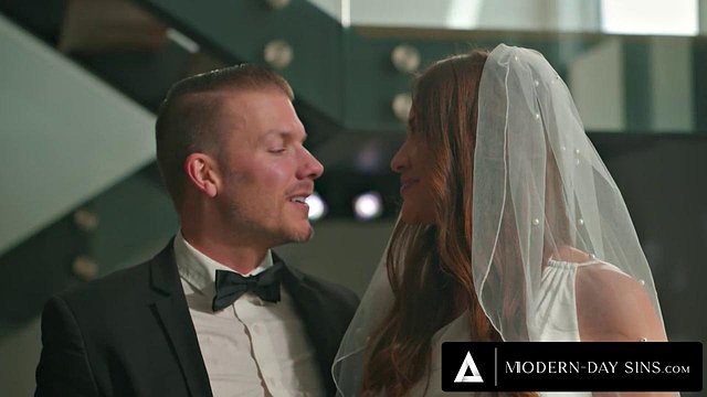 PECCATI MODERNI Sposo UTILIZZI GRATUITI La sposa calda Gizelle Blanco davanti ai testimoni