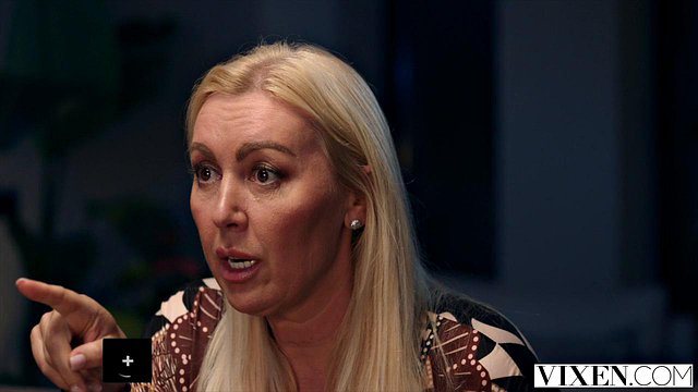 VIXEN Secret Girlfriends Vixi Rafi & Melanie Marie Sıcak Üçlü Bir Horoz Paylaşıyor