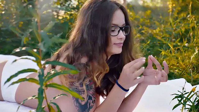 OLD4K. Summer weather motivates girl to have outdoor sex with old man