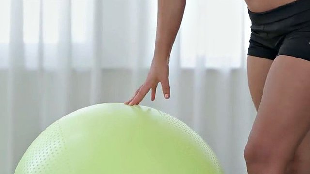 Morena sıkı göt kahrolası bir dev arasında bir adam