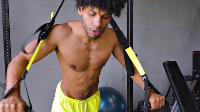 Hot Twink chevauche une BBC musclée dans la salle de sport - Theo Brady, Tony Genius