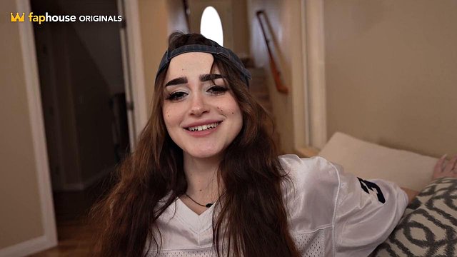 Lilibet Saunders Fucks Peter King Publicly
