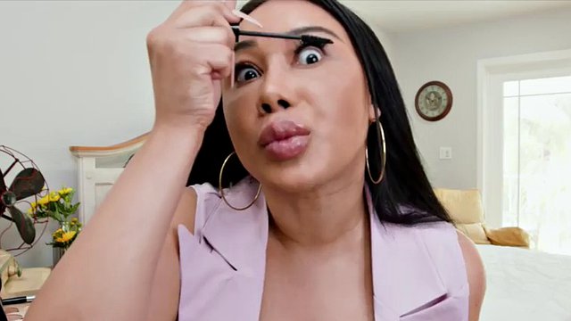 Ninfómana latina monta una BBC y recibe un facial
