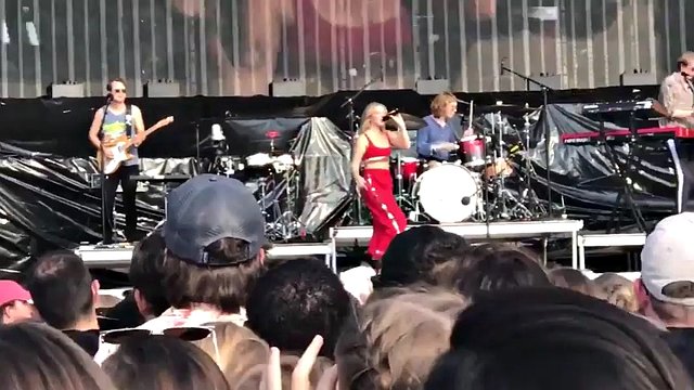 Swedish Singer Flashing Live