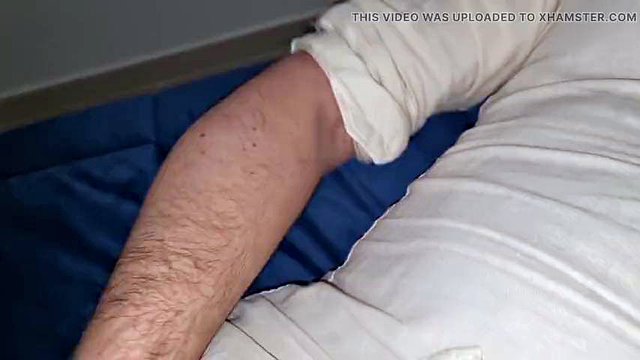 Papà sexy con grosso cazzo | Papà sexy italiano - papà molto troia cum un sacco di sperma spesso da deglutire