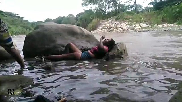 Fodendo secretamente no rio