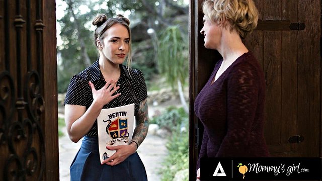 Hardcore Lesbian Fangirl Alice Miller in Glasses Begs Dee Williams for Her MILF Celebrity Crush