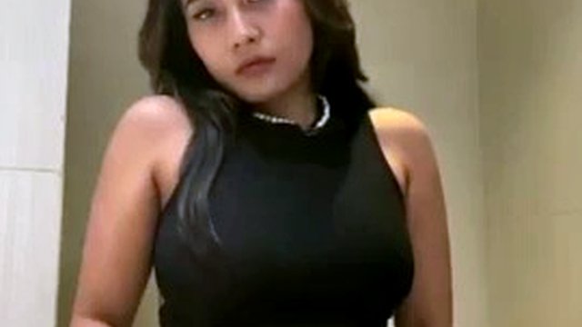 Der indonesische Instagram-Star masturbiert gern im Badezimmer