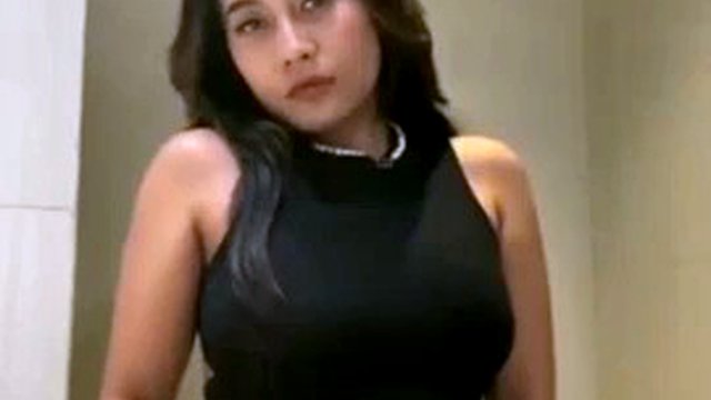 Indonesian Instagram celebrity likes to masturbate in the bathroom