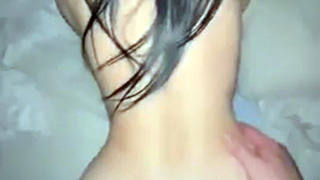 Una bellissima amica appena incontrata viene umiliata e scopata dalla sua migliore amica dopo l'incontro