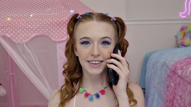 Madi dostane její první penis