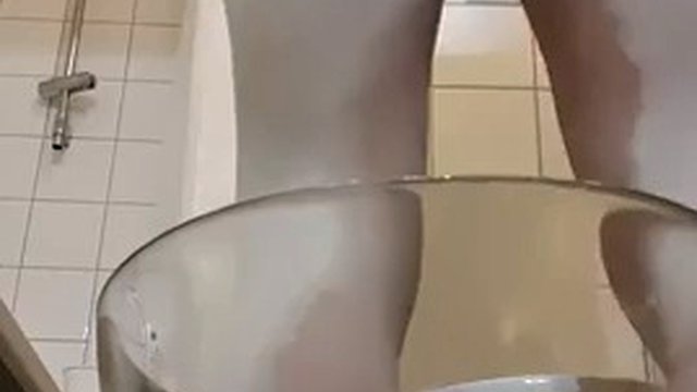 Crossdresser pissing in white leggings