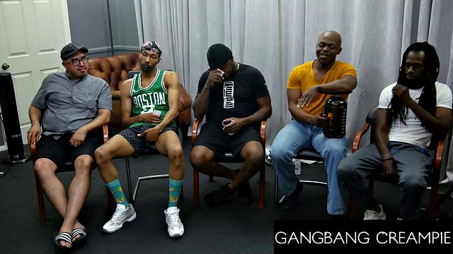 Gangbang Creampie - Pelirroja caliente de grandes tetas obtiene sus tetas folladas y gangbanged duro - Alex Harper