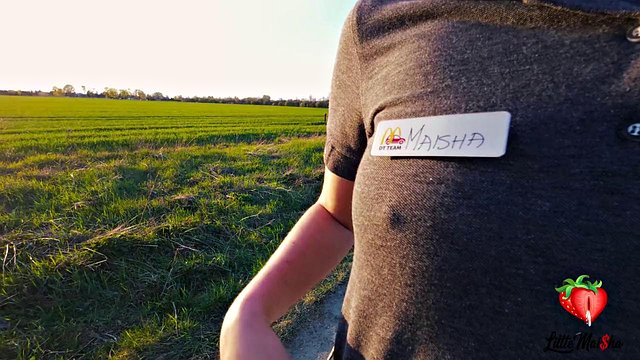 LittleMaisha durchnässt McDonald's-Mitarbeiter mit Sprite in einem chaotischen Leck und verlangt einen heißen Blowjob