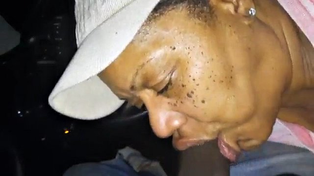 Ebony granny Gumjob