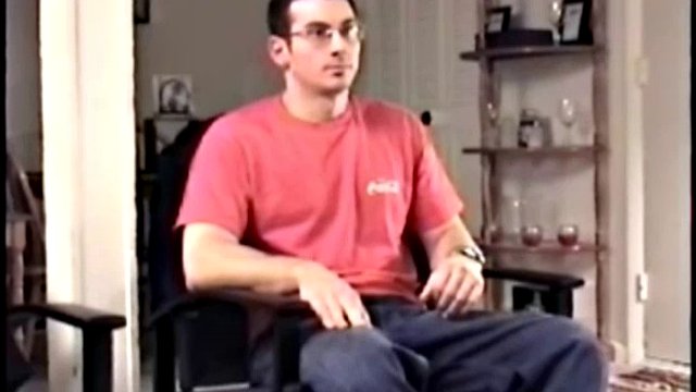 Gianni ha 27 anni e questa è la sua prima volta davanti alla telecamera. È muscoloso, peloso, tatuato, ex militare e ha un grosso cazzo. Si spoglia e inizia a masturbarsi, poi Winnie lo misura 8 pollici.