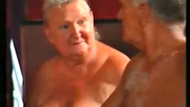 Festa di gangbang della nonna del Velvet Swingers Club