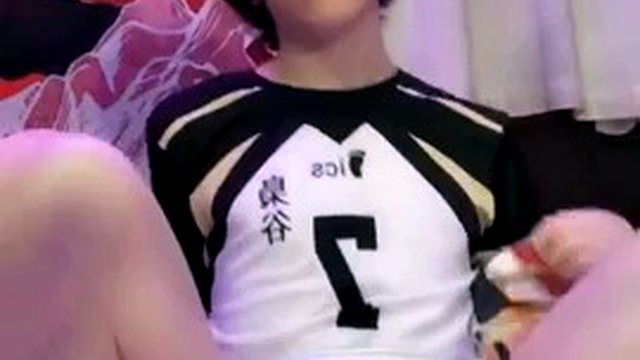 Cute femboy fucks himself until he cums in bed