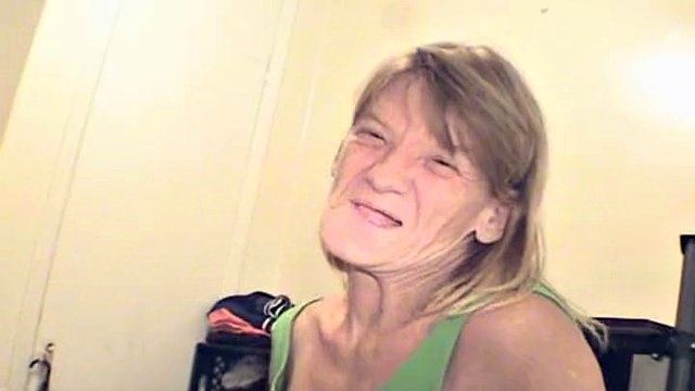 Abuela en el gueto, mamada, semen, puta, fanática, mamada, viejo, puta, rubia escoria, ¡sin rostro!