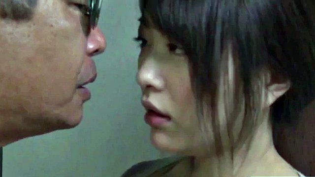 農場で犯された日本人ふしだらな女