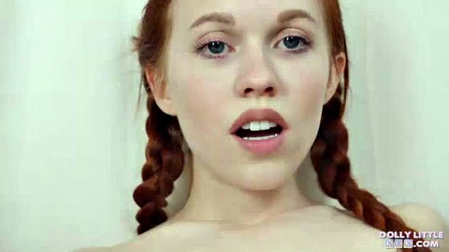 Silky Soft con Dolly Little: porno en solitario, masturbación y tetas pequeñas