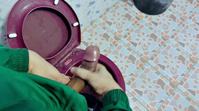 Jerk off in the toilet at a street food store