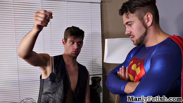 Bellissimo gioco di cosplay che allunga il buco del culo