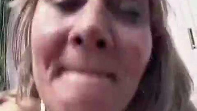 teyze yeğenlerini eşekle ilişkilendiriyor: Oral Seks, Köpek ve Amatör Porno