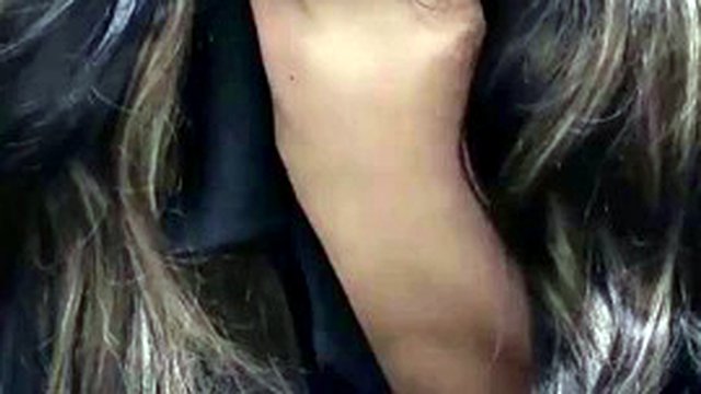 Sweet kawaii 00 young girl! Petite body and small breasts! She strips naked and spreads her pussy, lifts her legs to look at her beautiful feet, all kinds of displays are extremely tempting.