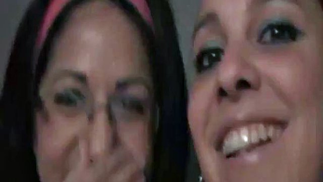 plan à trois amateur allemand avec Julia De Lucia et Salma De Nora : porno pipe, point de vue et sexe de groupe