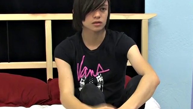 Young emo twink Roxy Red cums after jerking off at an interview