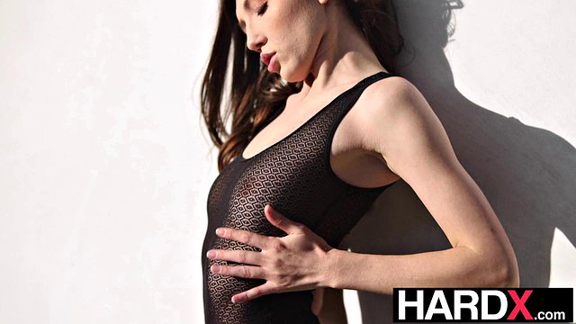 Maya Woulfe nimmt Vince Karters Monsterschwanz in Hardcore-Anal