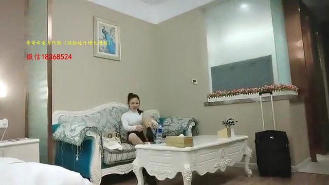Sao Piaopiao and friends check in a hotel room with 3P part-time young woman 2