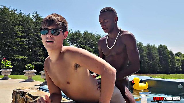 Ο Twink Kai Fucks Dylan Fruits