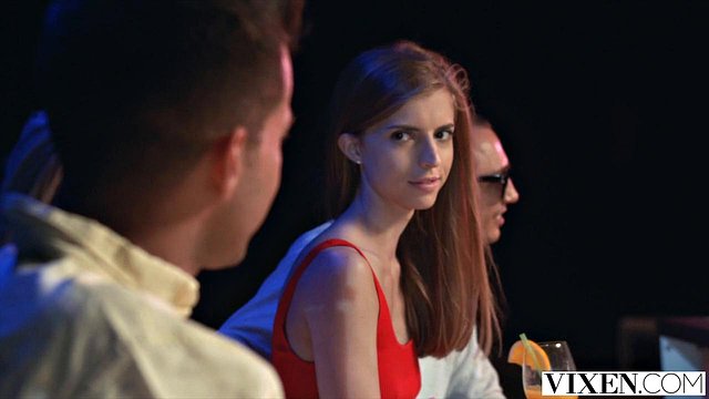 VIXEN l'Aberto ha 2 belle amanti: Emelie ed Eveline - Alberto Blanco