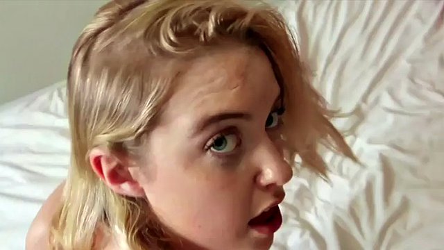Novia de 21 años follada en pov coño peludo mientras habla sucio
