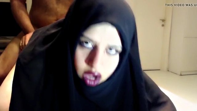 PUNIZIONE HARDCORE PER L'HIJAB ARABO