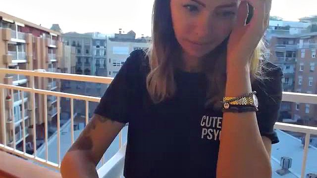 Babe on webcam: Amateur & Fansly Porn