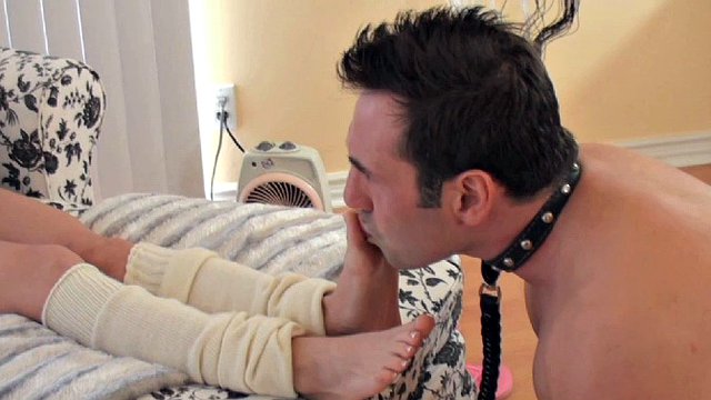 La dea Randi e il suo obbediente ragazzo giocattolo