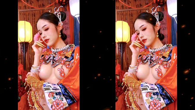 Cosplay Chinese girl in traditional dress