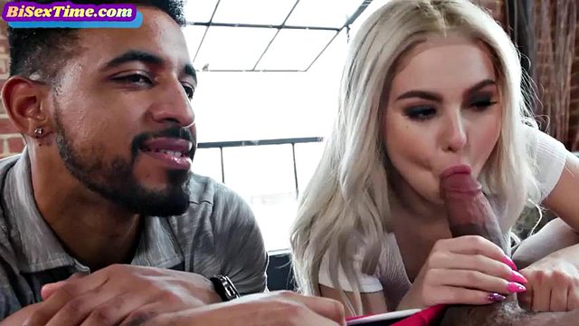 Bigbooty Blonde Cockriding en bisex 3way