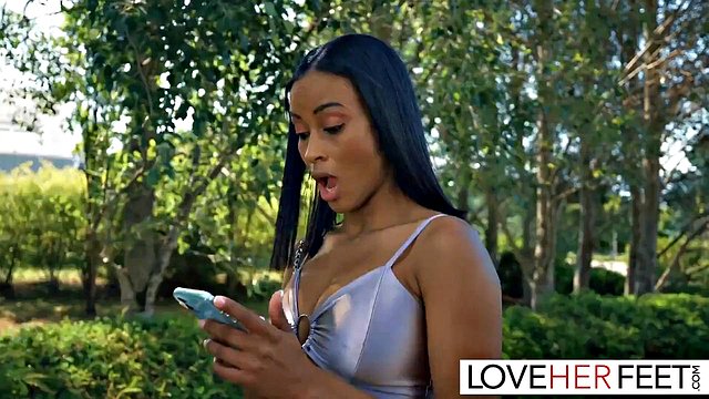 Sasha Rose's Big Tits Feet-Fetish Outdoor Play
