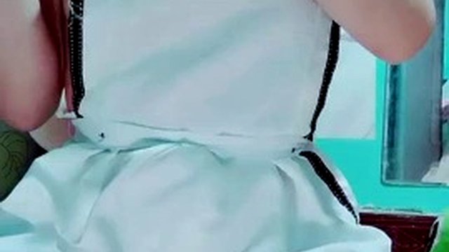 Newbie little loli! Twin ponytails are pure and kawaii! The slightly hairy pussy in a maid outfit, a close-up of a glass rod and a vibrator.